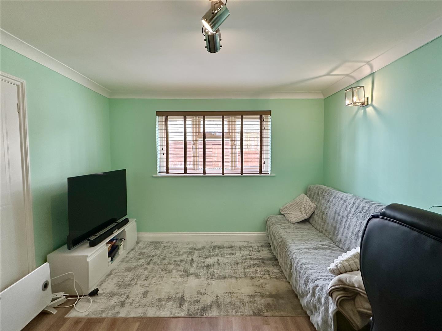 1 bed property in Eversfield Place, St. Leonards-On-Sea